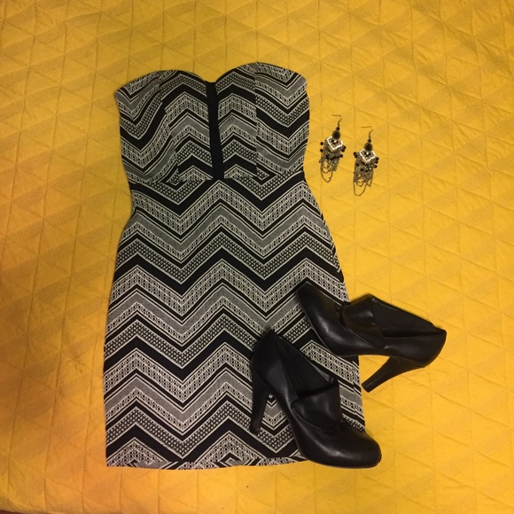 Windsor dress 🖤 - Picture 4 of 7